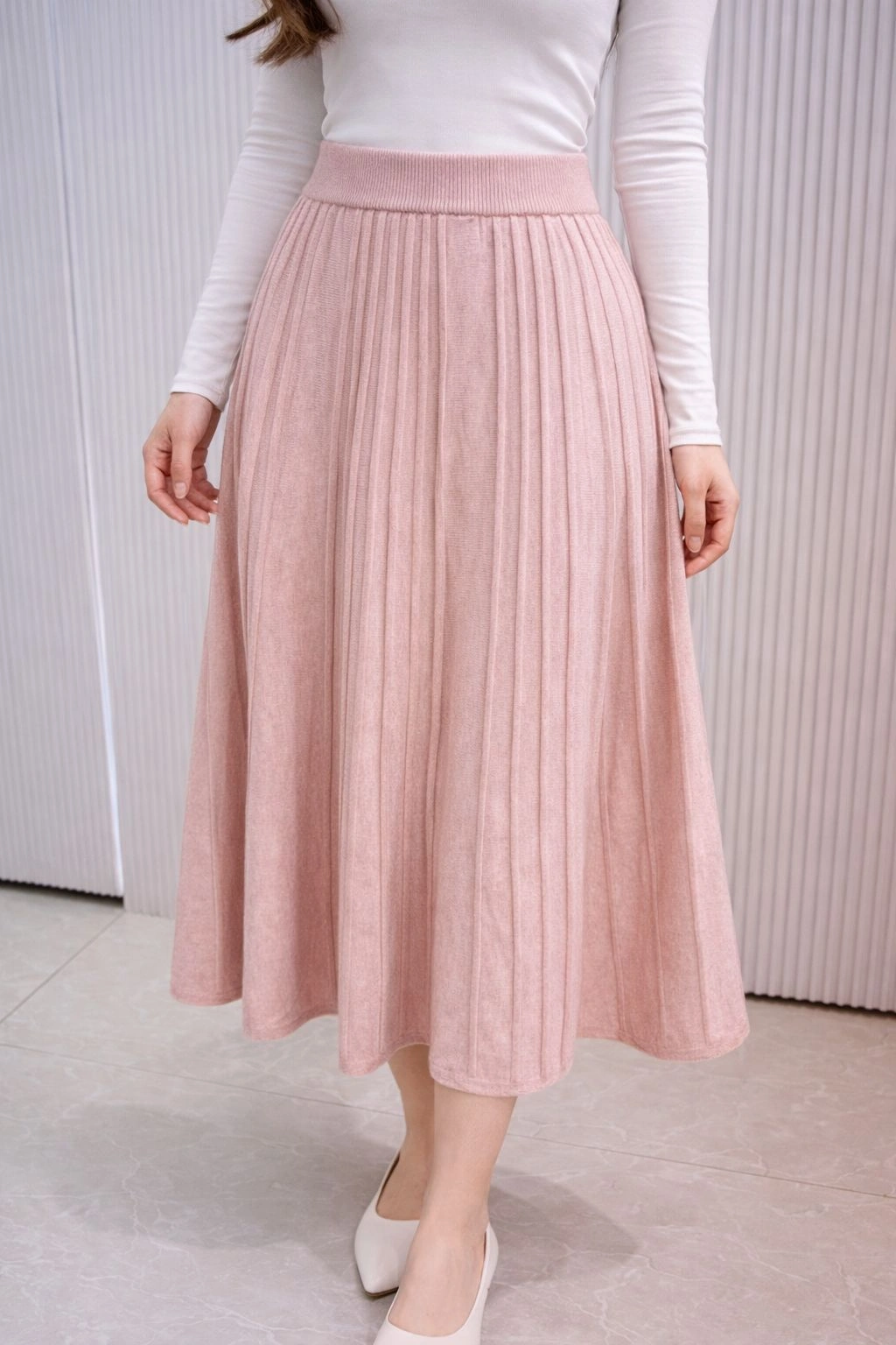 Women’s Elegant Blush Pink Pleated Midi Skirt